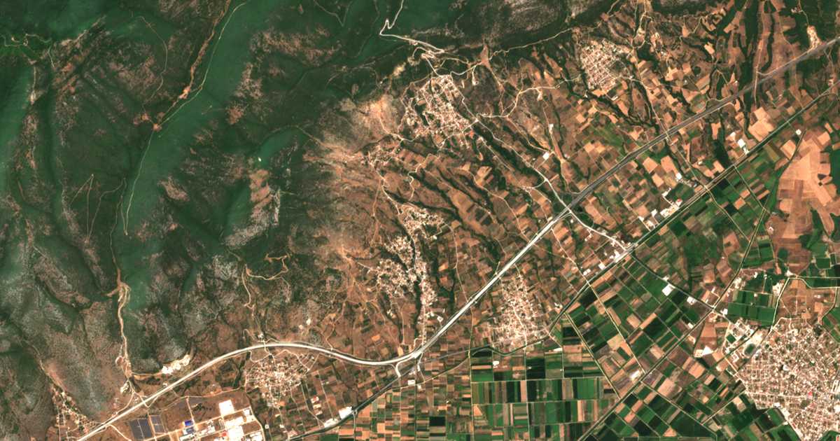 Hartă satelitară: Pérni