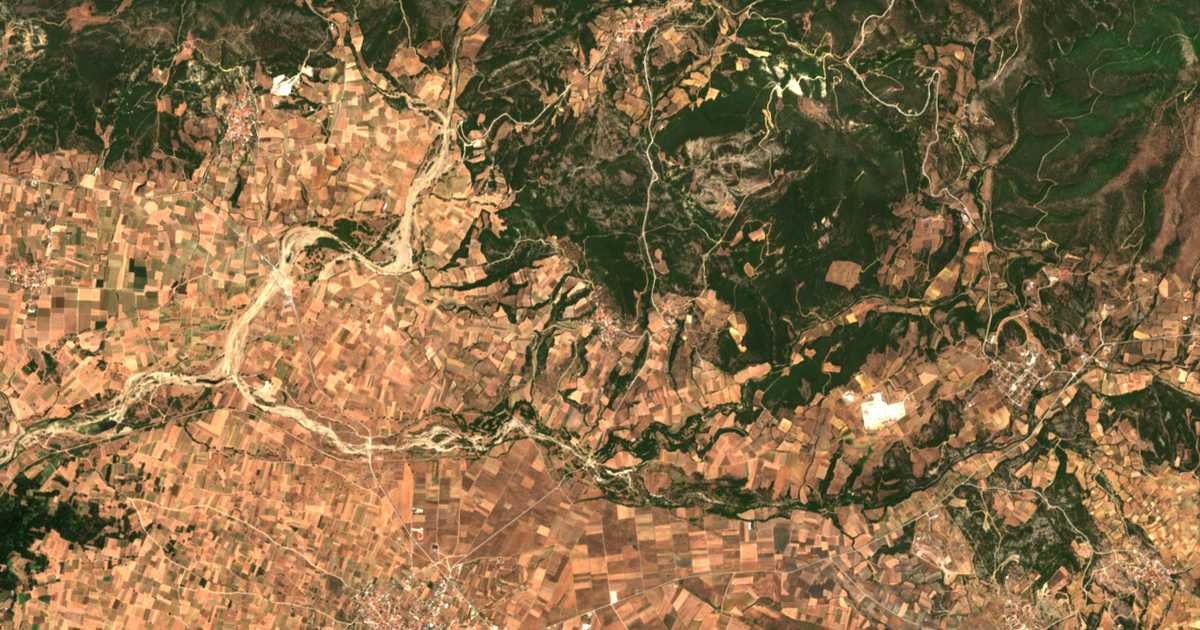Hartă satelitară: Kínyra