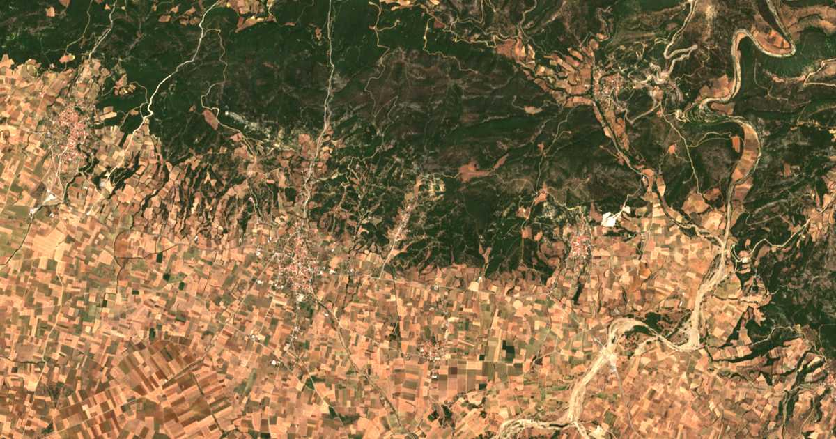 Hartă satelitară: Névra