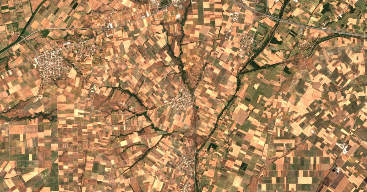 Hartă satelitară: Paradimí