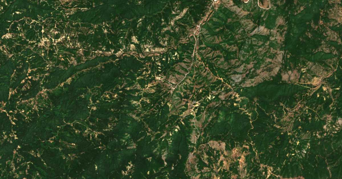 Hartă satelitară: Témenos