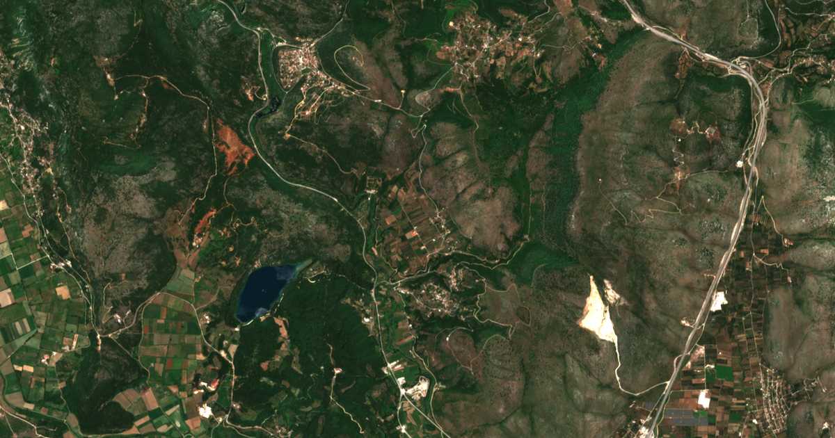 Hartă satelitară: Anogeiatá
