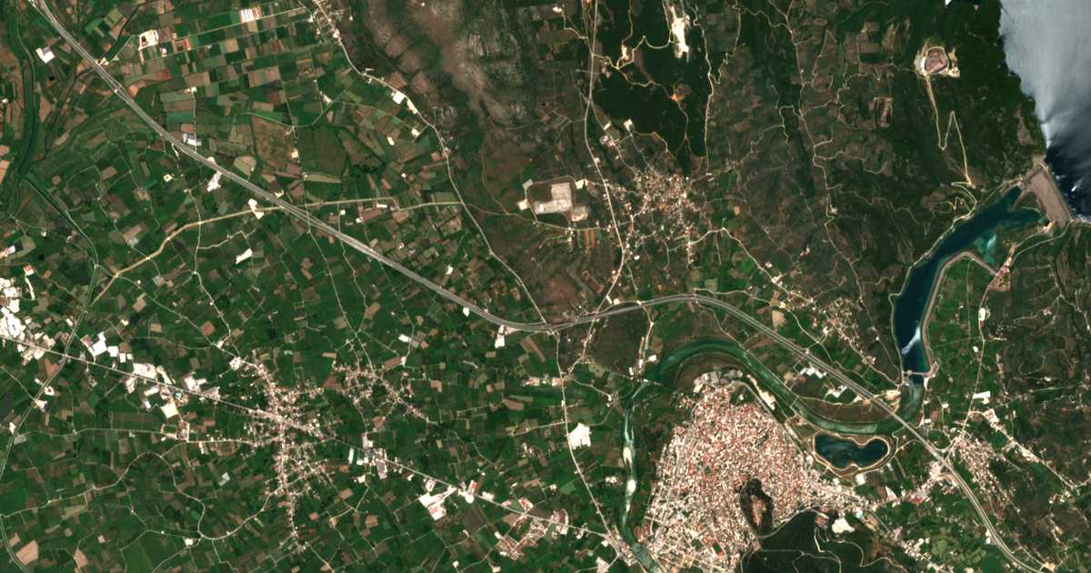 Hartă satelitară: Skamniá