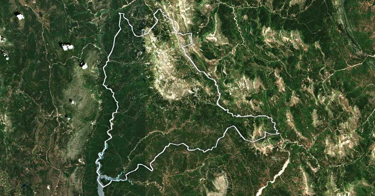 Imagine din satelit cu limita trasată: Dímos Kentrikón Tzoumérkon