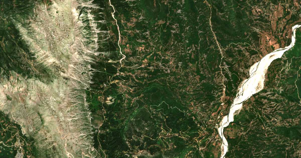 Hartă satelitară: Krýa Vrýsi
