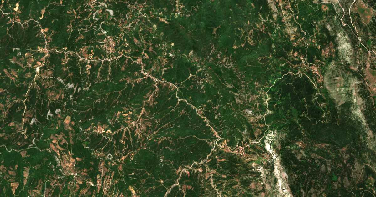 Hartă satelitară: Perdikorráchi