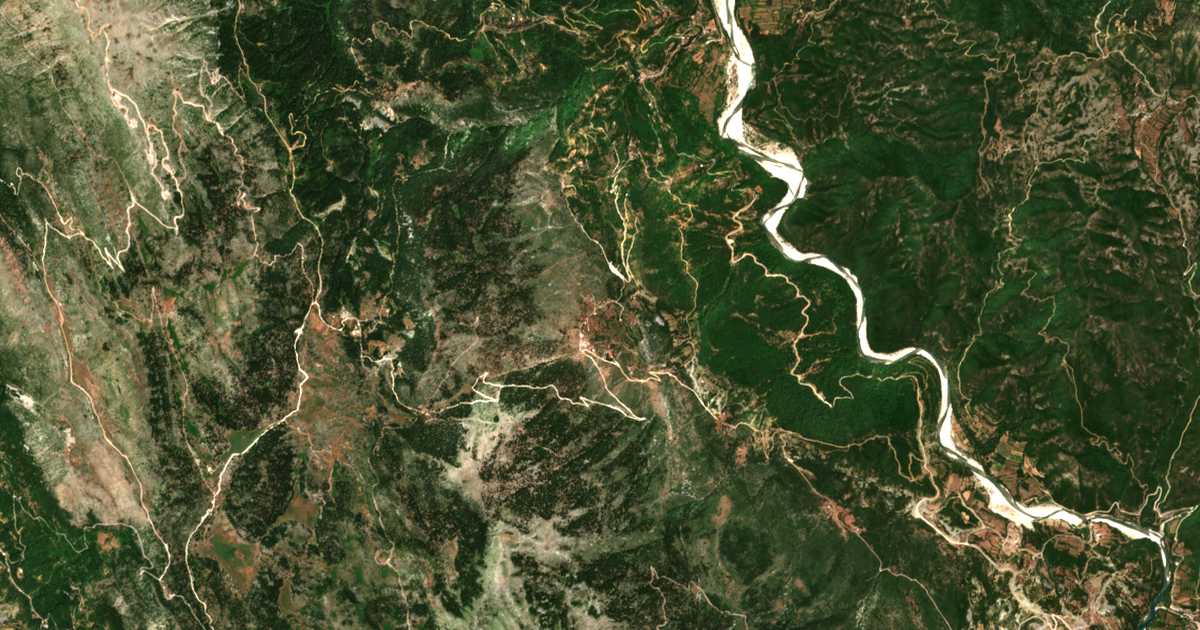 Hartă satelitară: Velanidiá