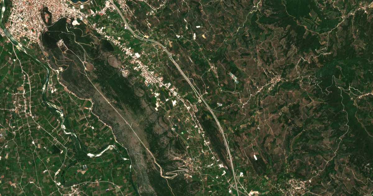 Hartă satelitară: Amfithéa