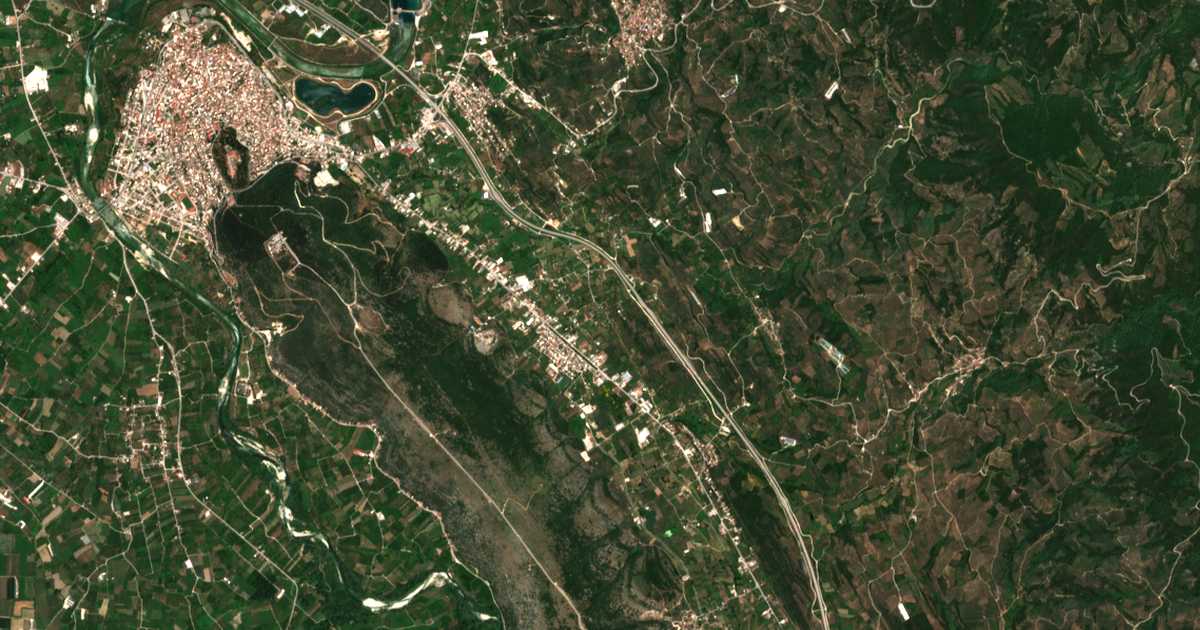 Hartă satelitară: Áno Ágioi Anárgyroi