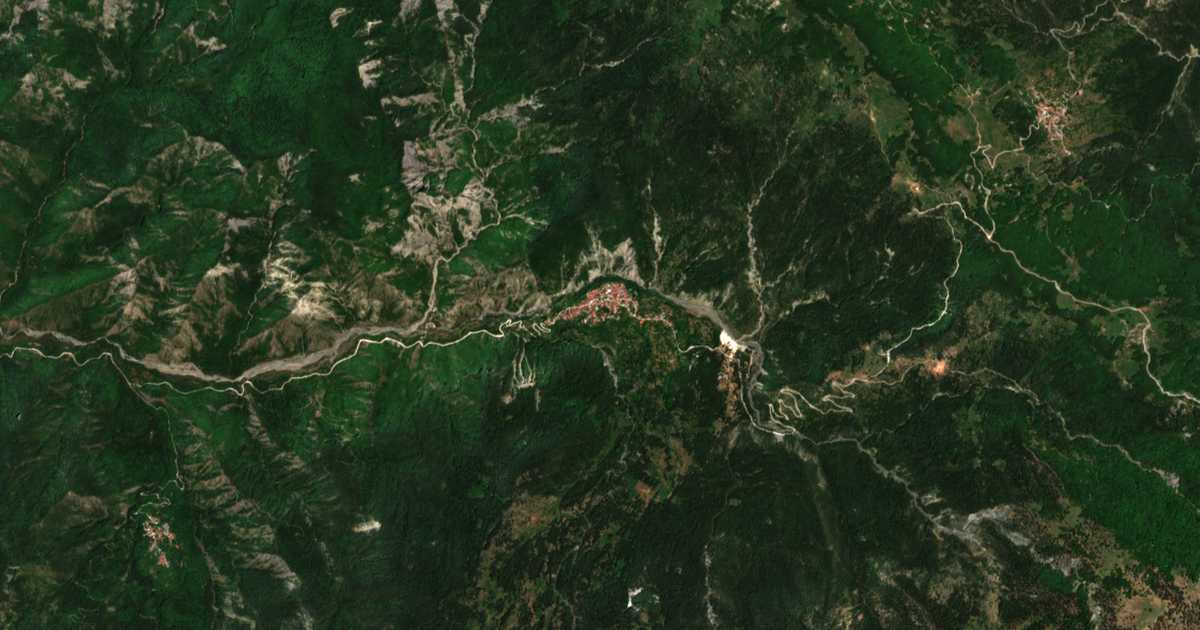 Hartă satelitară: Agía Paraskeví