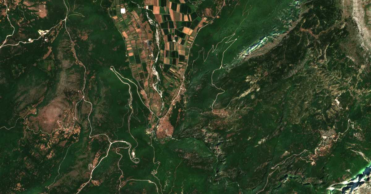 Hartă satelitară: Kalývia