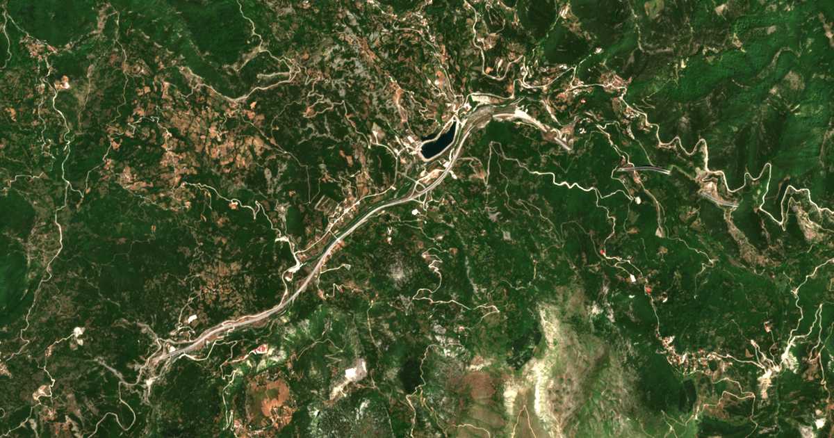 Hartă satelitară: Néo Gerakári