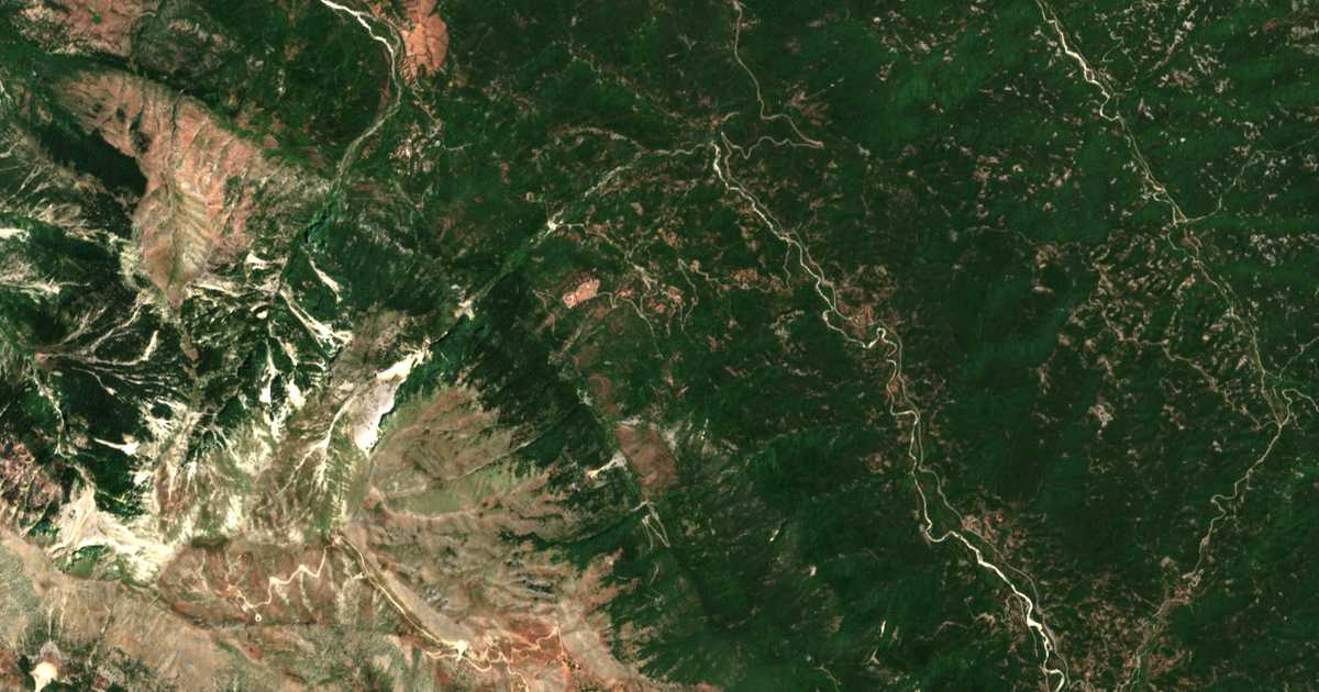 Hartă satelitară: Agía Marína