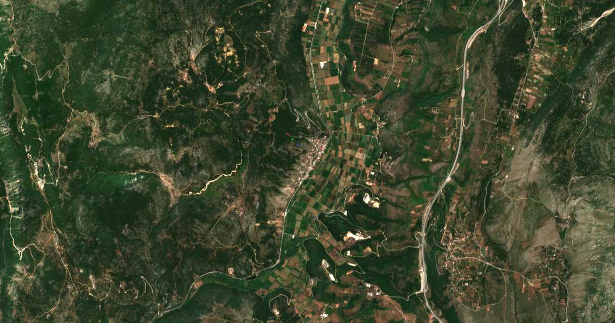 Hartă satelitară: Kerasóna