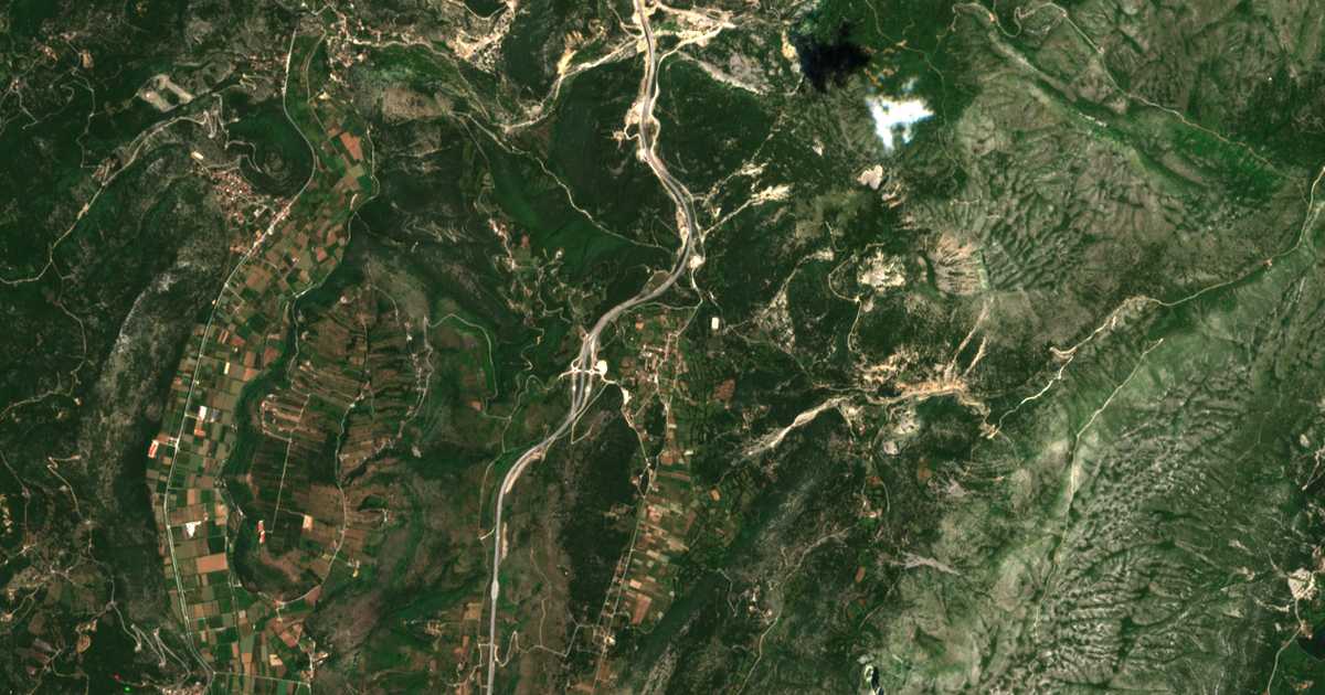 Hartă satelitară: Néos Gorgómylos