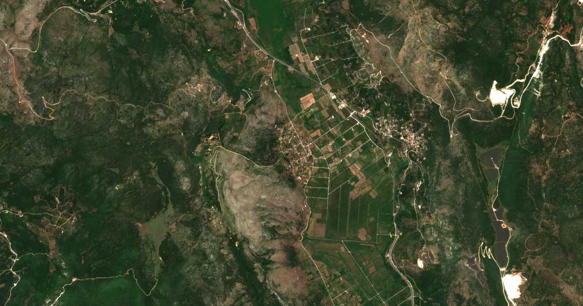 Hartă satelitară: Katavóthra