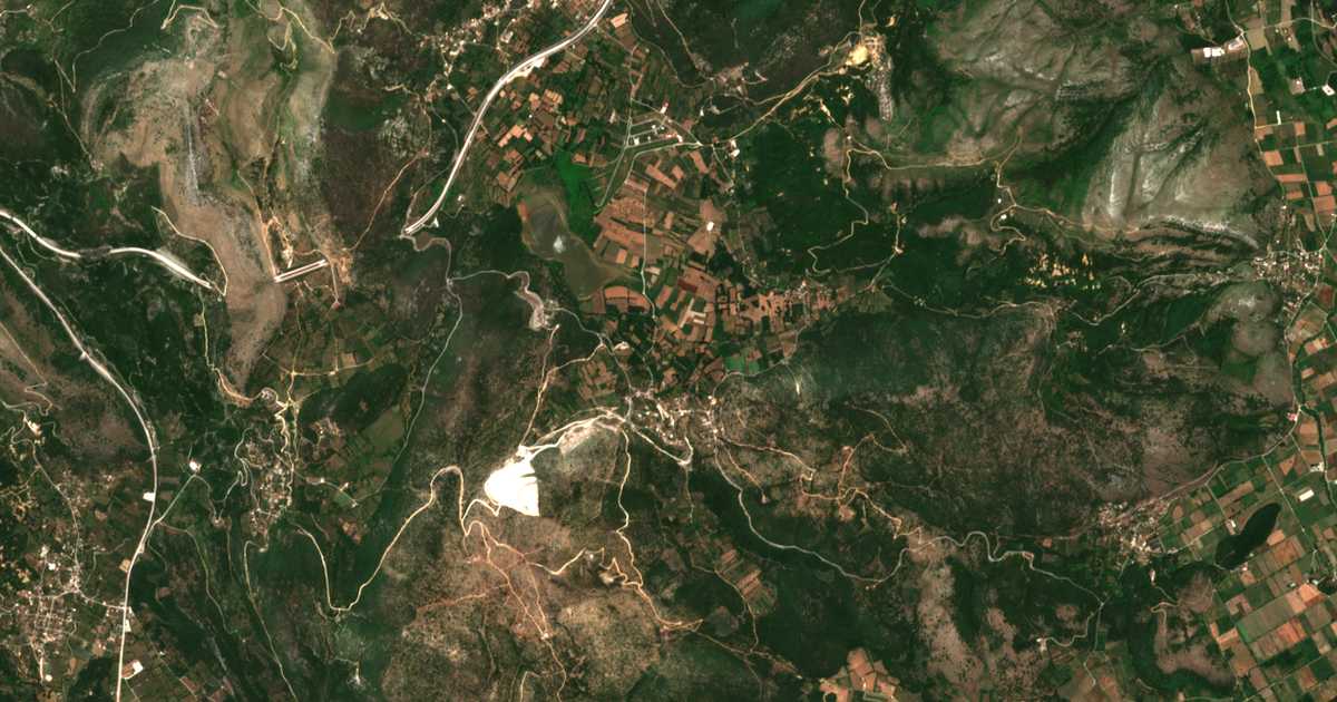 Hartă satelitară: Ampeliá