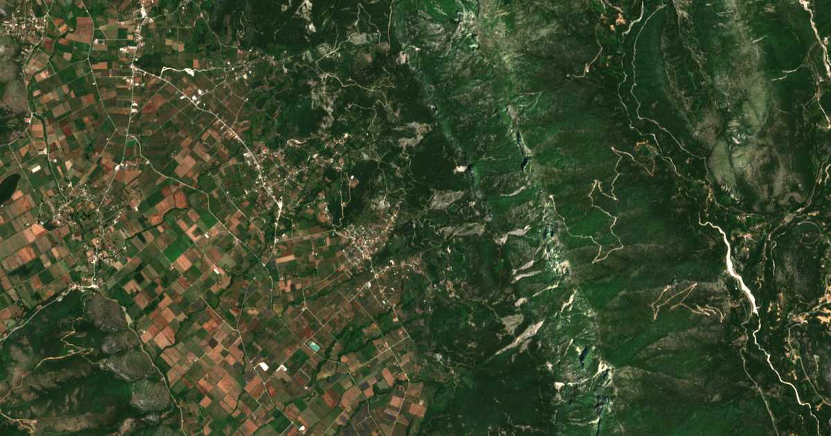 Hartă satelitară: Kamínion