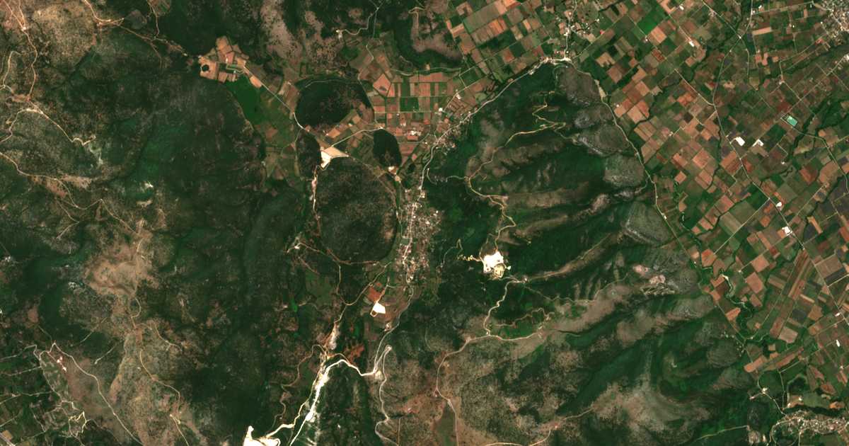Hartă satelitară: Karvounárion