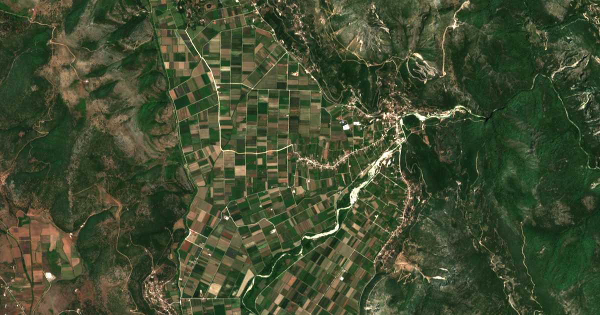 Hartă satelitară: Potamiá
