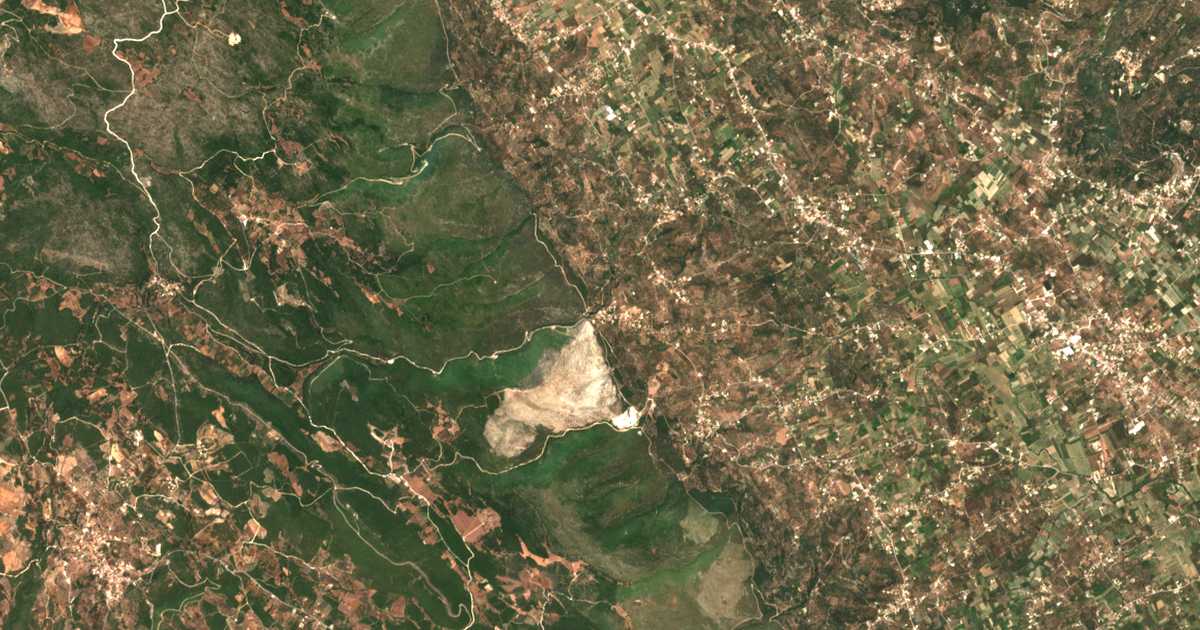 Hartă satelitară: Agía Marína