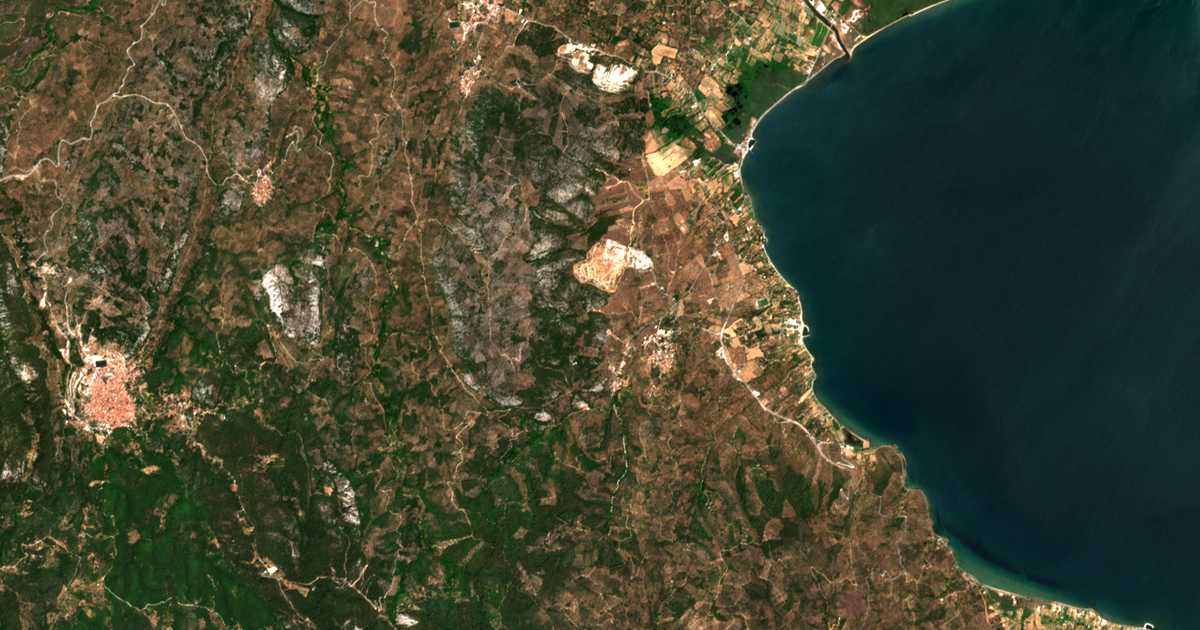 Hartă satelitară: Koufó Vounó