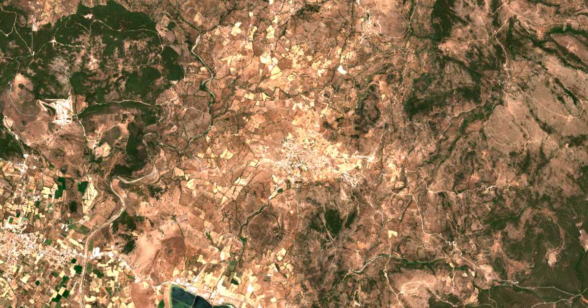 Hartă satelitară: Agía Paraskeví