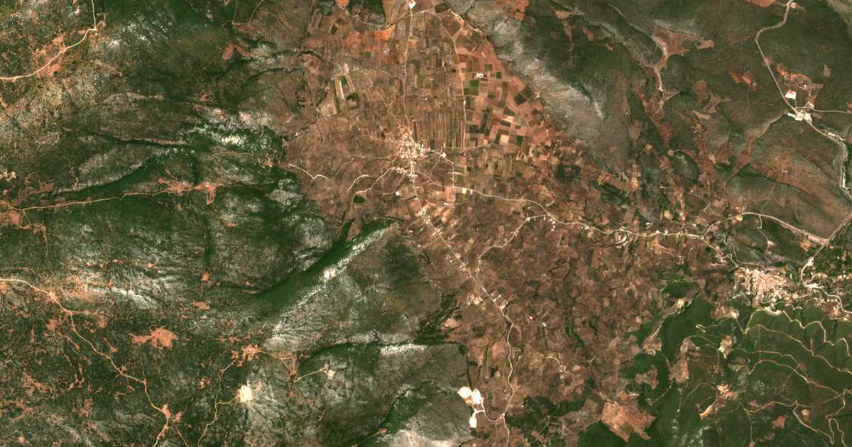 Hartă satelitară: Néa Dímaina