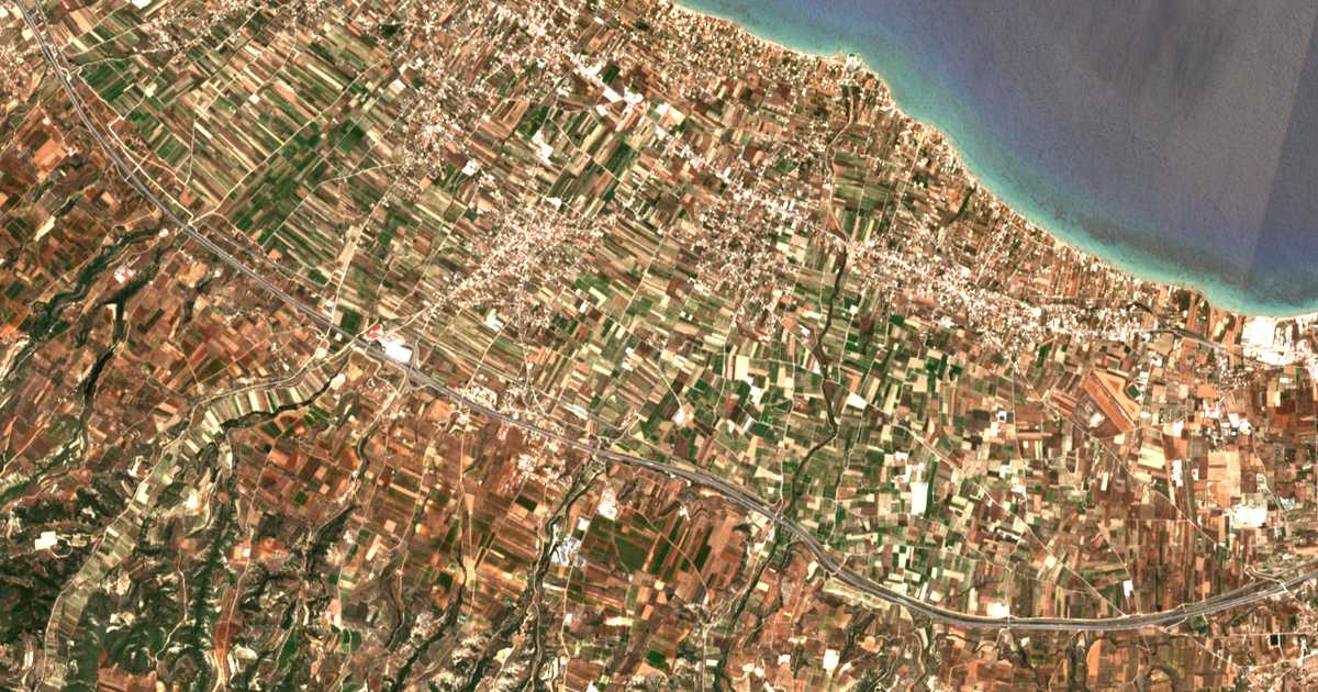 Hartă satelitară: Agía Marína