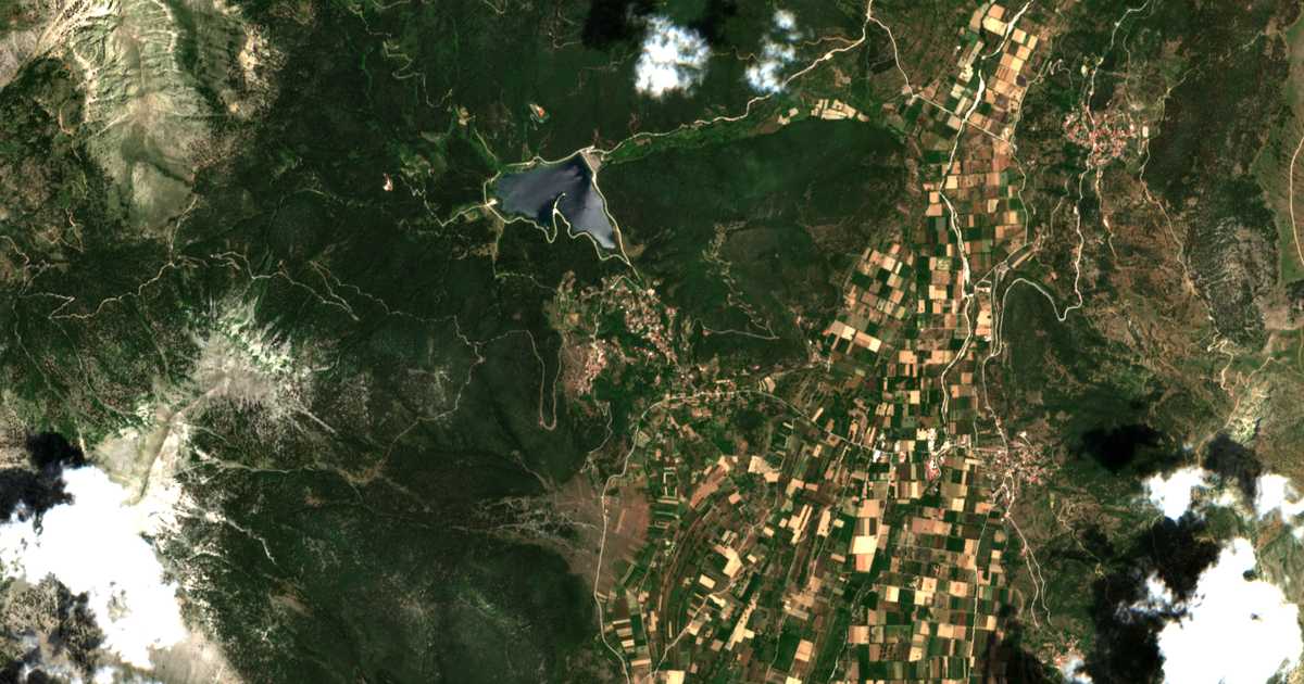Hartă satelitară: Archaía Feneós