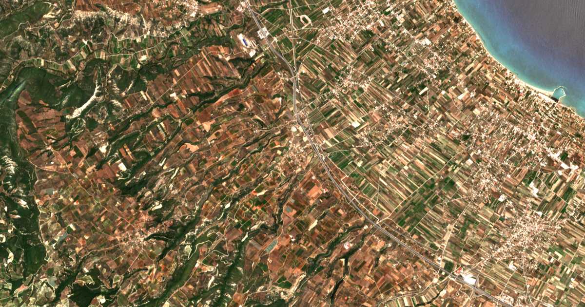 Hartă satelitară: Tarsiná
