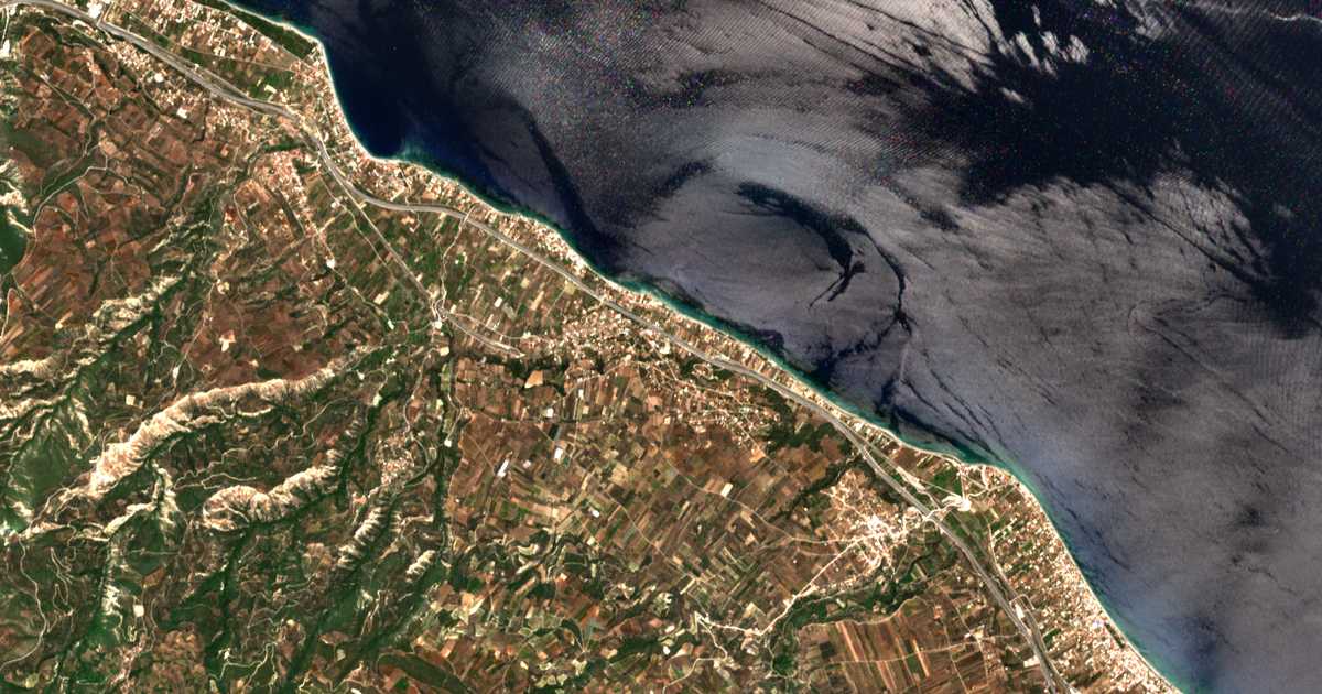 Hartă satelitară: Oikodomikós Synetairismós Ypallílon Dei