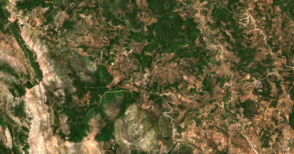Hartă satelitară: Kókkina Louriá