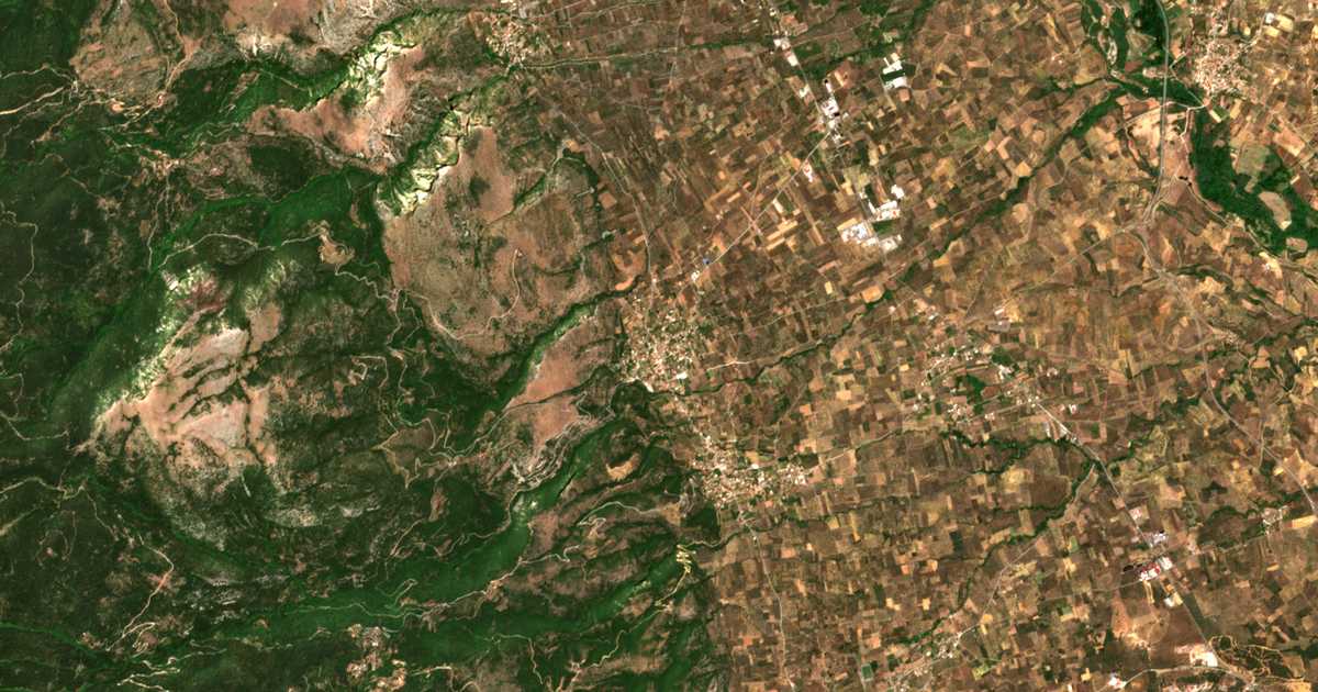 Hartă satelitară: Anógeia