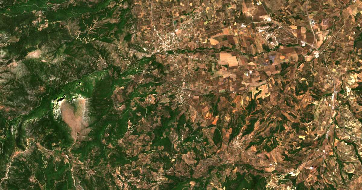 Hartă satelitară: Kamínia