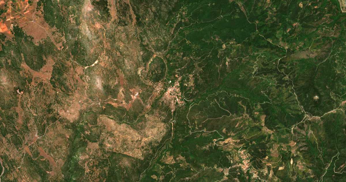 Hartă satelitară: Karyaí