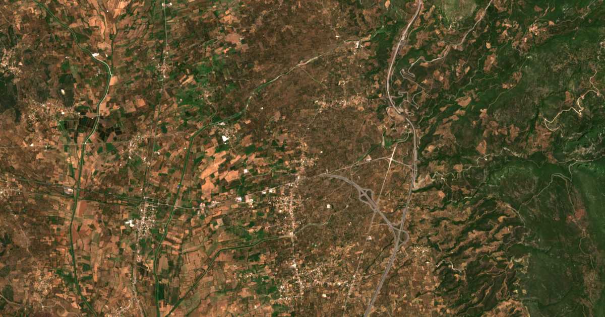 Hartă satelitară: Loutrón