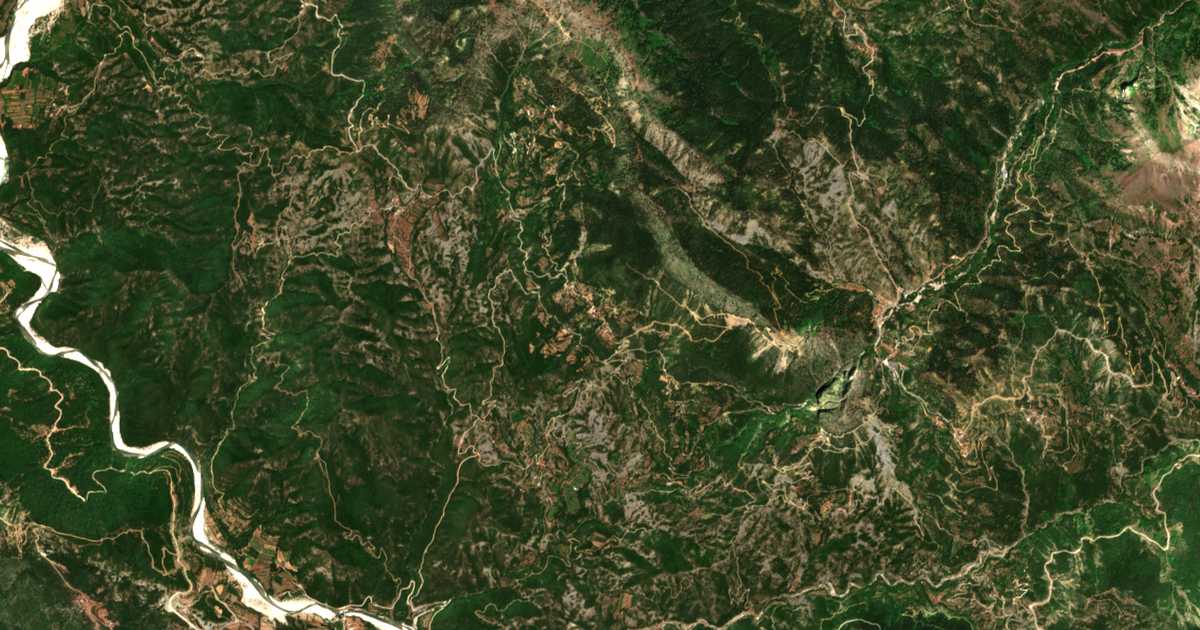 Hartă satelitară: Argýrion