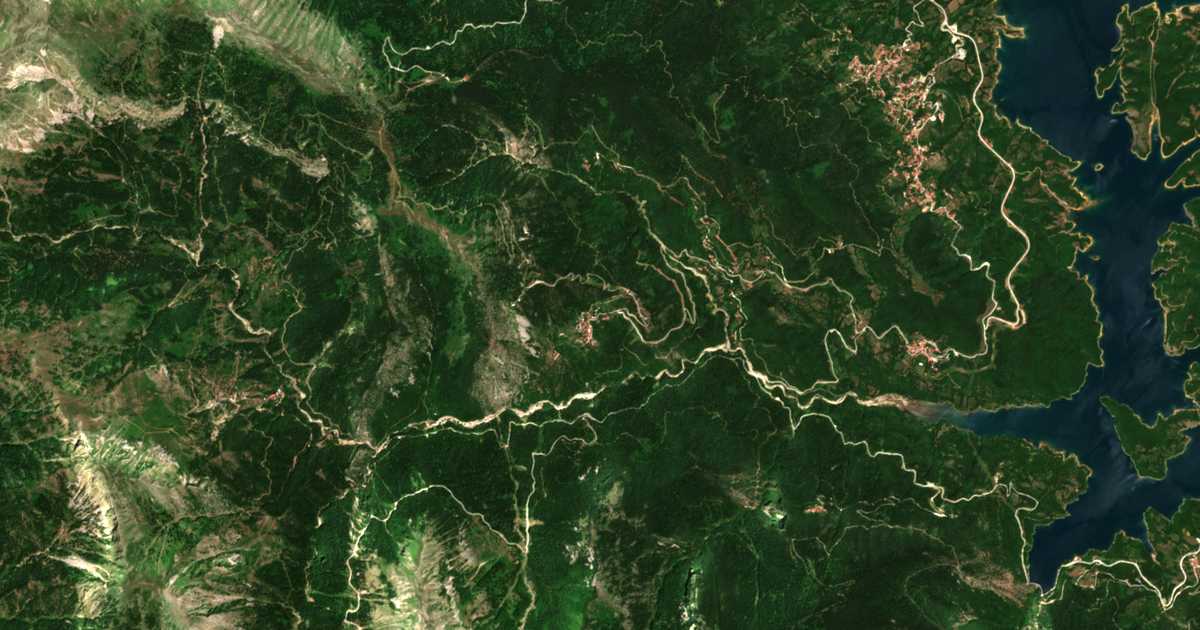Hartă satelitară: Karítsa