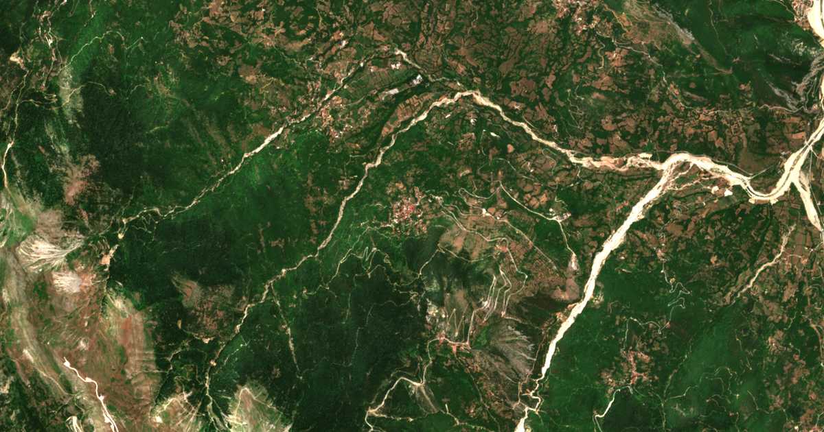 Hartă satelitară: Drakótrypa
