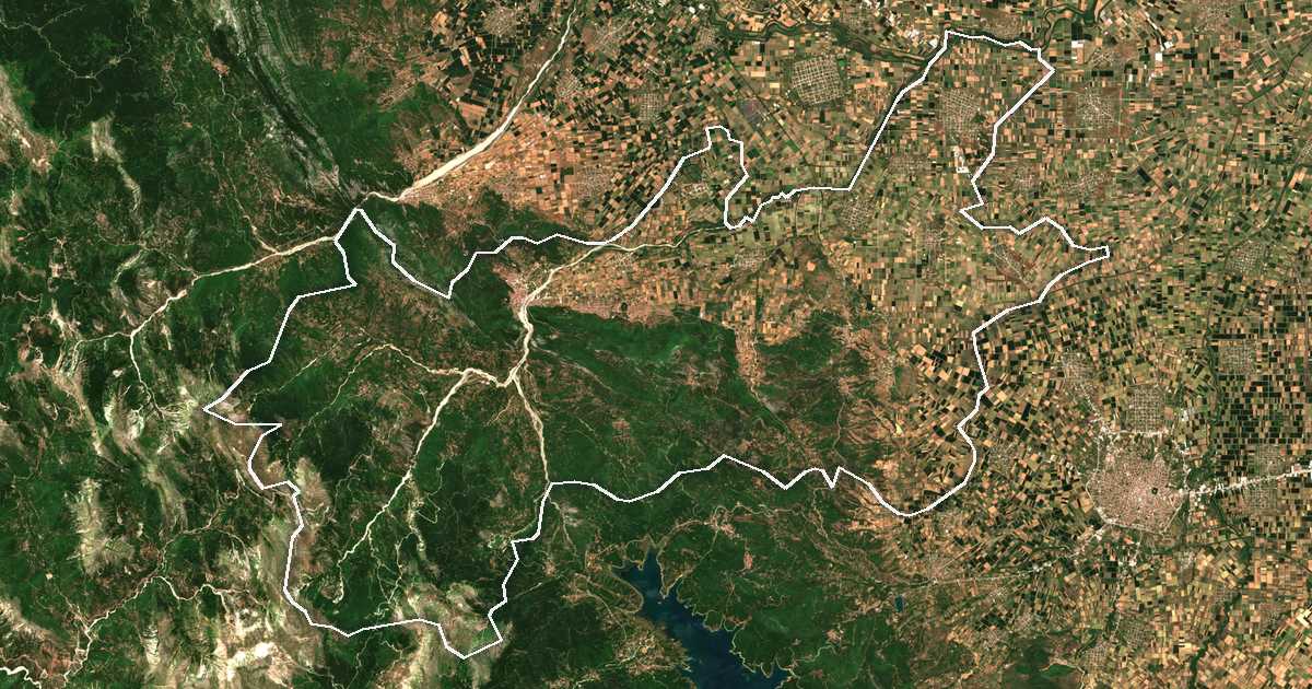 Imagine din satelit cu limita trasată: Mouzaki