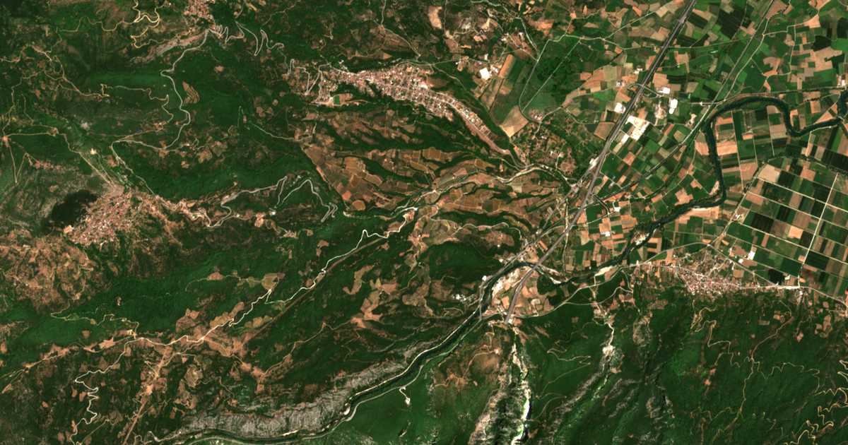 Hartă satelitară: Peratariá