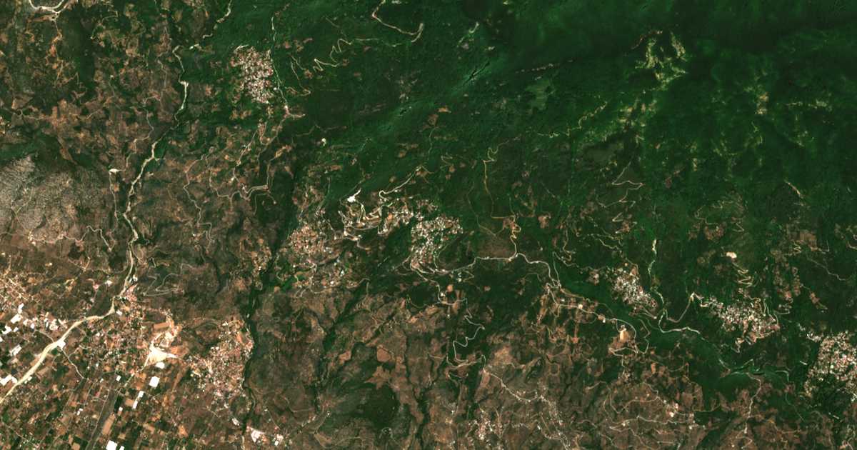 Hartă satelitară: Ágios Geórgios Nileías