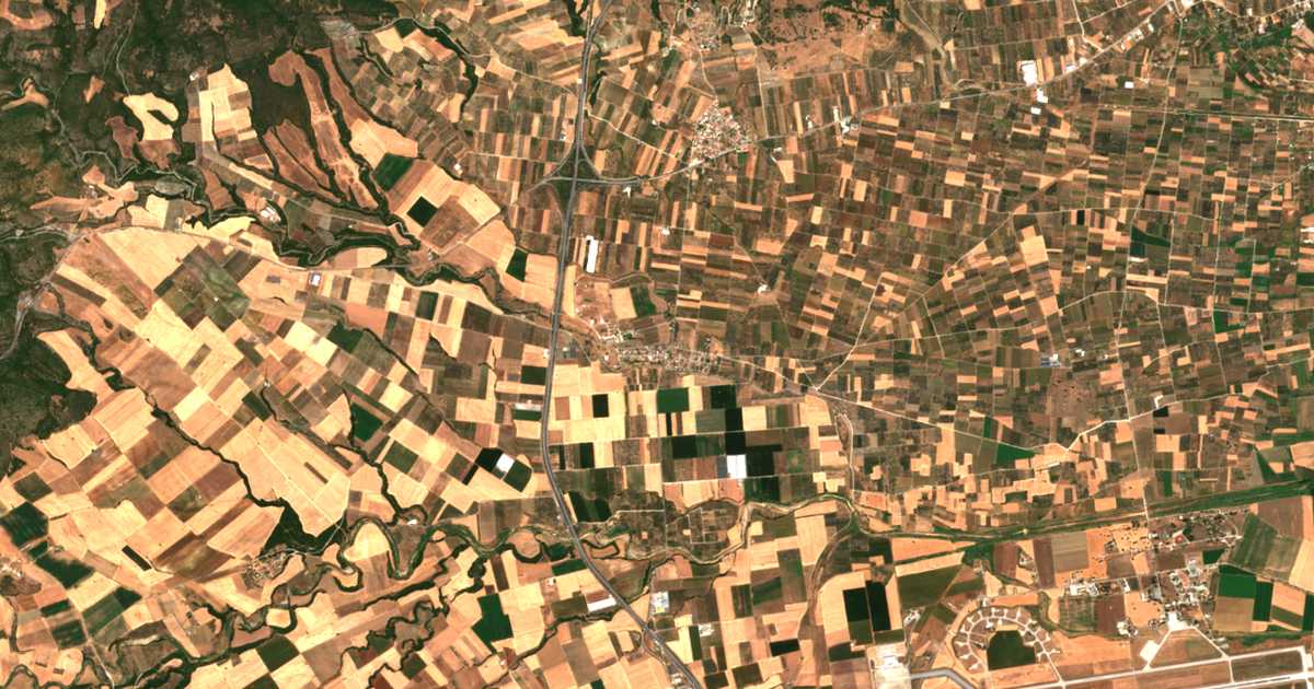 Hartă satelitară: Aïdínion
