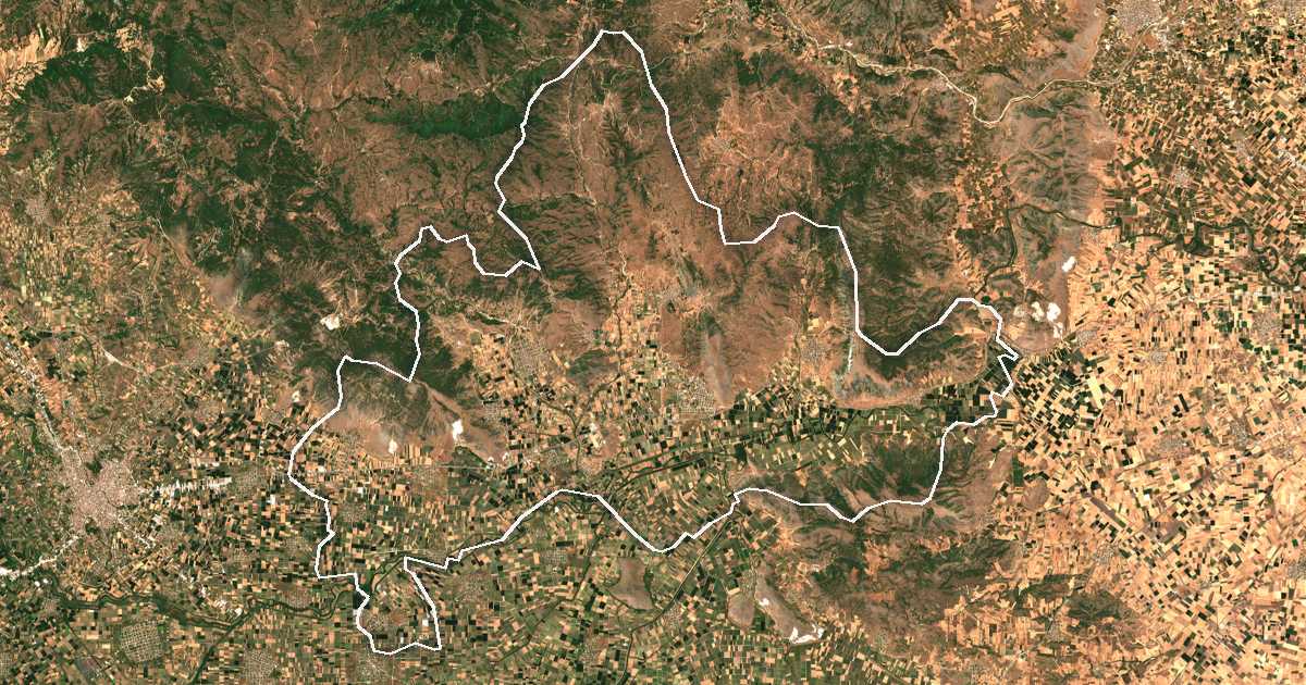 Imagine din satelit cu limita trasată: Farkadona