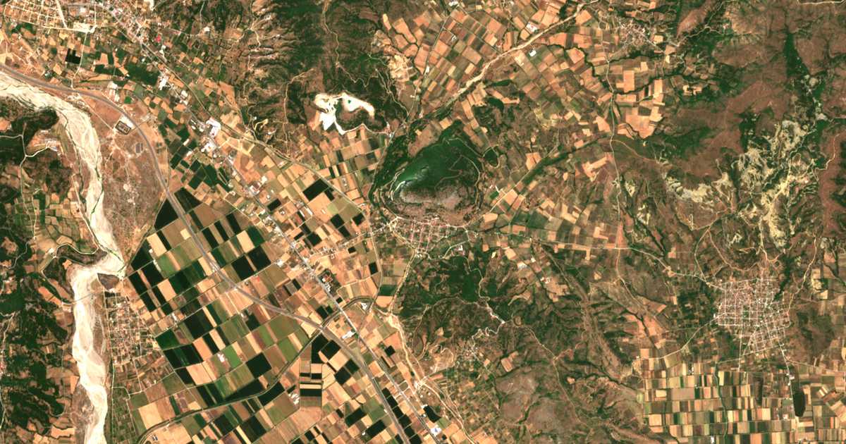 Hartă satelitară: Theópetra