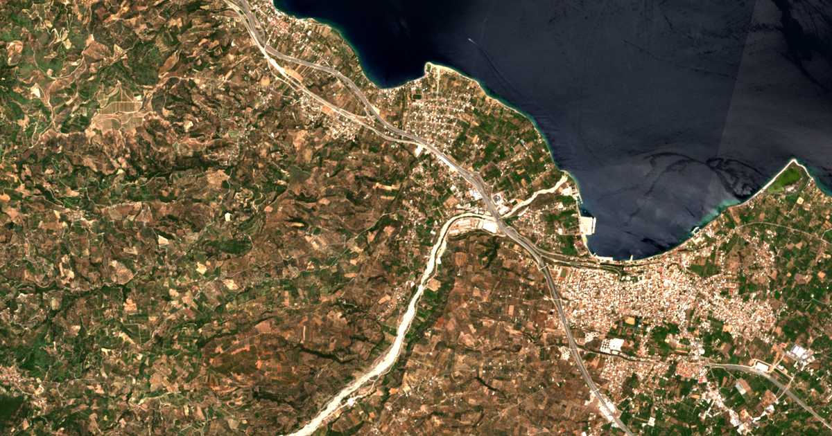 Hartă satelitară: Ágios Konstantínos