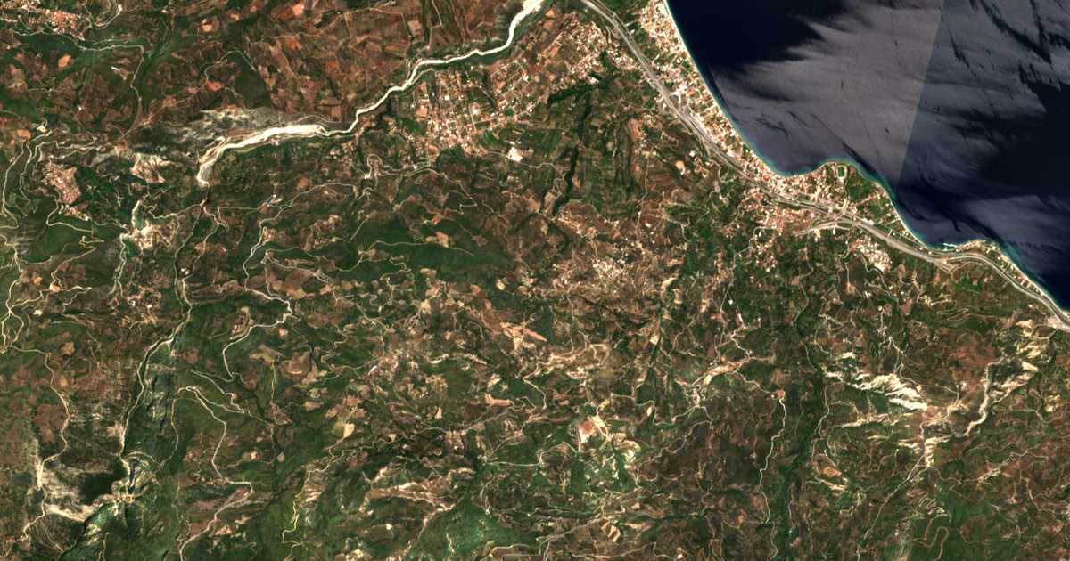 Hartă satelitară: Ámpelos