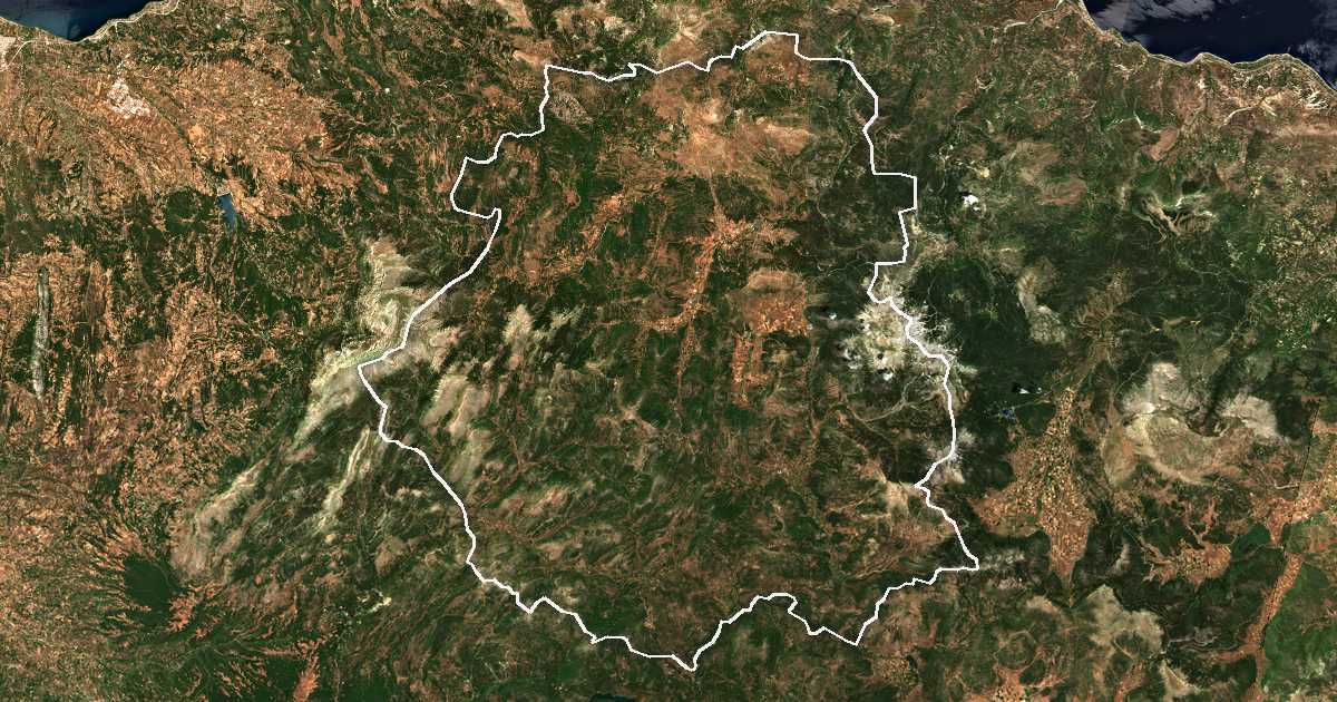 Imagine din satelit cu limita trasată: Dímos Kalavrýton