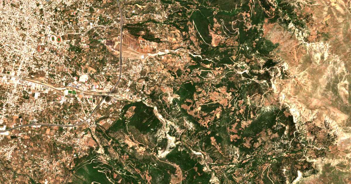 Hartă satelitară: Karyá